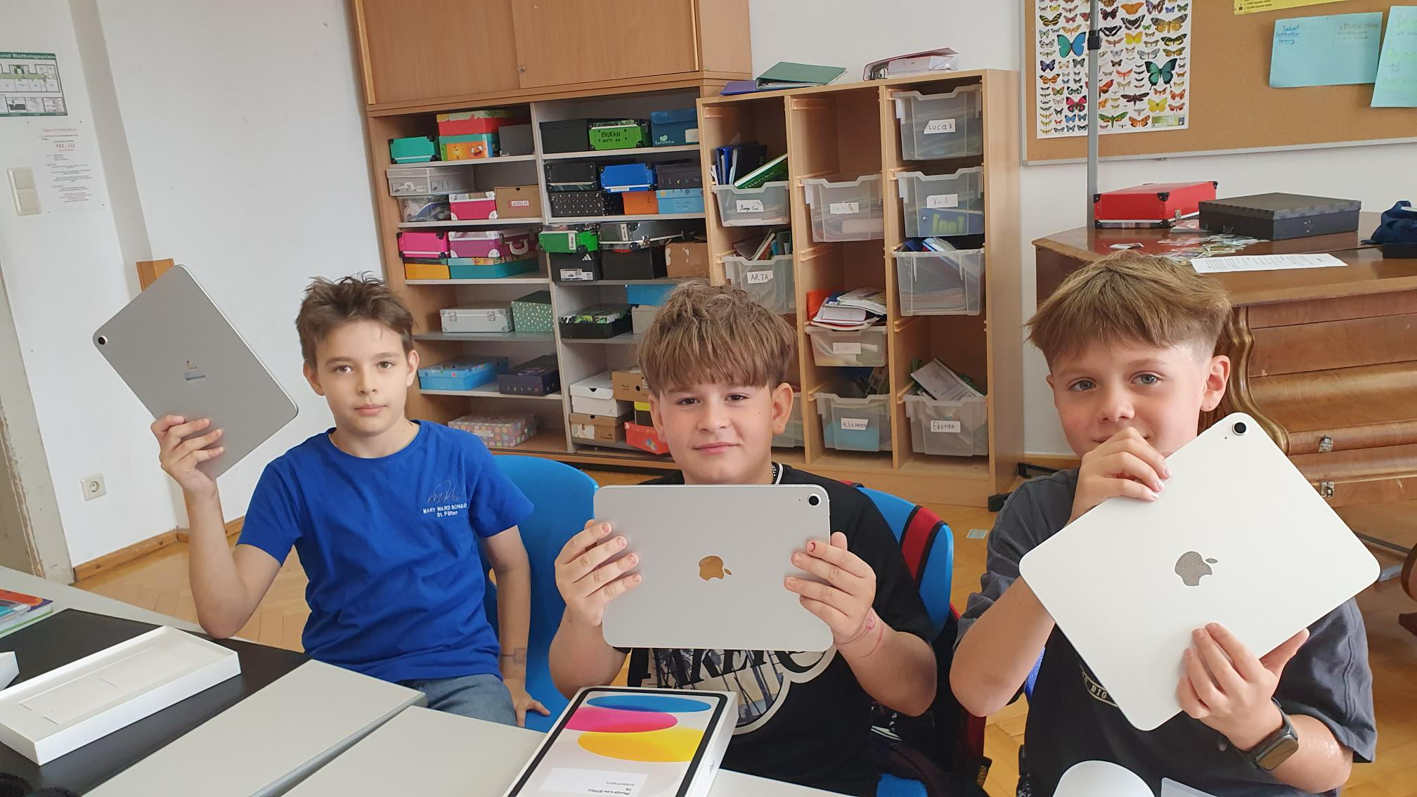 Große Aufregung in den 1. Klassen – die iPads sind da!