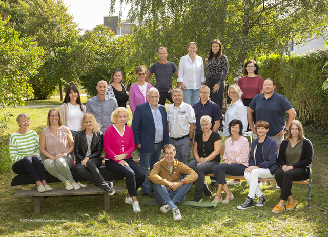 Schulbildfotografie; Gruppenbild; Schülerportrait; Teamfoto; Freundschaftsbild; Bildmaterial für SCHÜLERAUSWEISE sowie HOMEPAGE. 